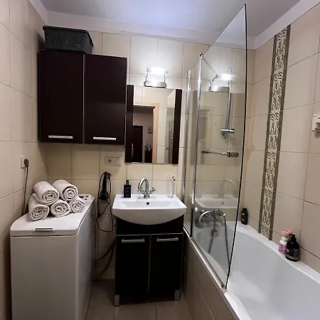 Spacious In The Heart Of דירה *