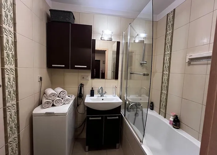 Spacious In The Heart Of דירה *