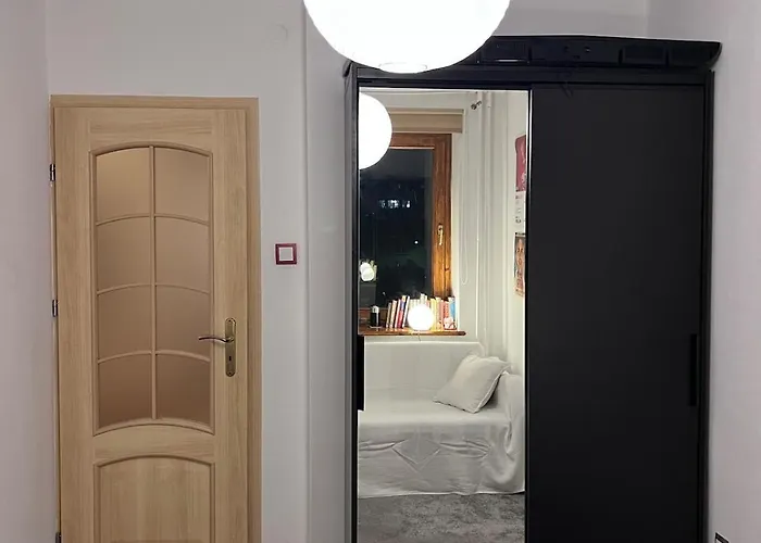 Spacious In The Heart Of דירה *